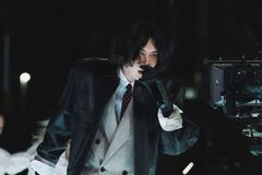 米津玄師、「IRIS OUT」＆「さよーならまたいつか！」"紅白歌合戦"パフォーマンス映像公開。"劇場版『チェンソーマン レゼ篇』スペシャル花火 ― IRIS OUT / JANE DOE ―"アーカイヴ映像も