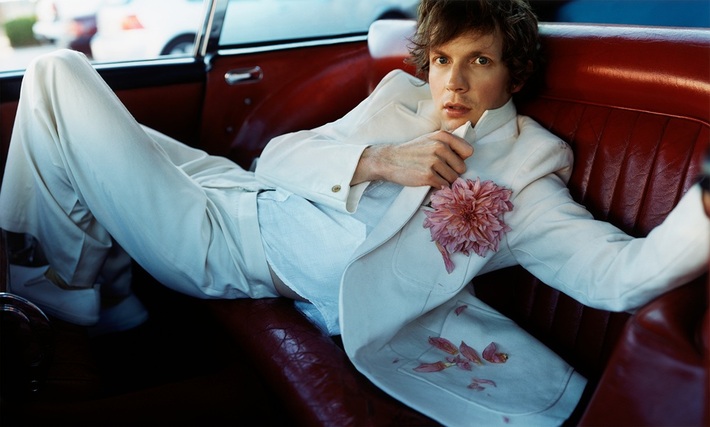 BECK、ミニ・アルバム『Everybody's Gotta Learn Sometime』リリース。レア曲や隠れた名曲、カバー曲を厳選して収録