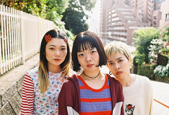 SHISHAMO、最後の出演となった冬フェスの模様をスペースシャワーTVで明日1/30独占放送。6ヶ月連続特集も