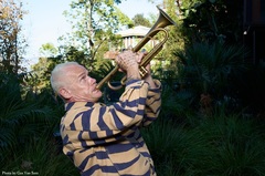 RED HOT CHILI PEPPERSのベーシスト Flea、初ソロ・アルバム『Honora』よりFrank Ocean「Thinkin Bout You」のカバー配信＆ヴィジュアライザー公開