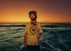 TAME IMPALA、JENNIE（BLACKPINK）ゲストに迎えた「Dracula」リミックスをリリース＆リリック・ビデオ公開