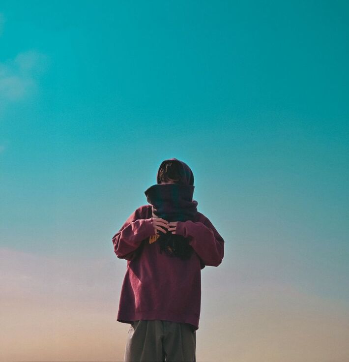 京都出身のシンガー・ソングライター"ざらばんし"、2026年初シングル「トローチ」本日2/25リリース。新アー写公開