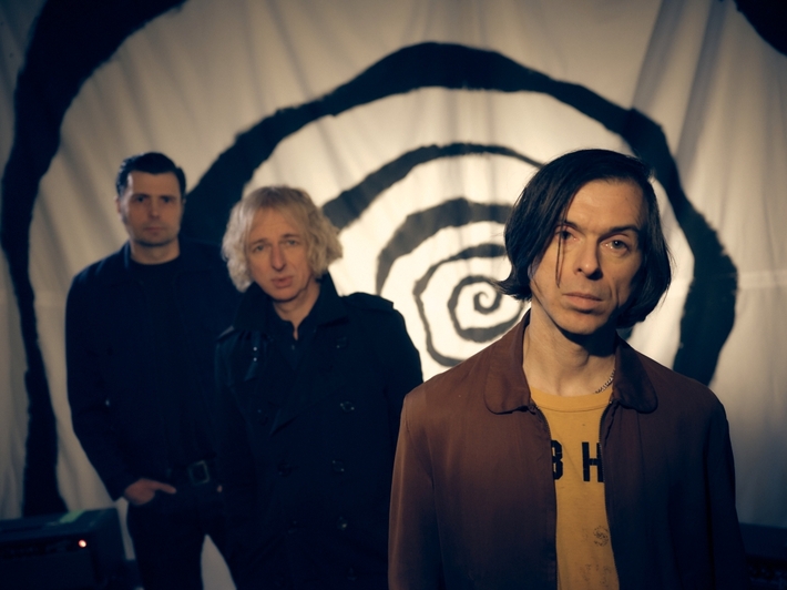 LITTLE BARRIE、スタジオ・アルバム『Gravity Freeze』5/22リリース発表。先行シングル「More Bad Miles Of Road」リリース