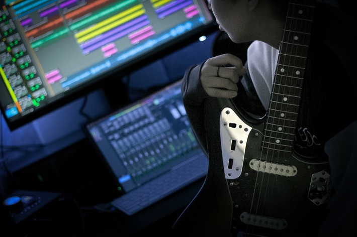 sammy. /REVERSIES、2ndアルバム『WHITEOUT?』最後の先行シングル「バケノカワ」リリース。グランジ×ダーク・パンク色強めた最も攻撃的で剥き出しの一曲