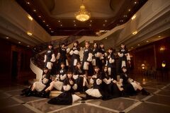 22/7、16thシングル『二つの道』CDジャケット・イラスト公開。期間生産限定盤はTVアニメ"最強の王様、二度目の人生は何をする？"キャラが同衣装で描き下ろし