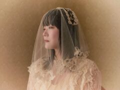 吉澤嘉代子、"本物の吉澤一家"がジャケットの6thアルバム『幽霊家族』リリース。映画監督 山中瑶子が手掛けた「ほおづき」MV公開