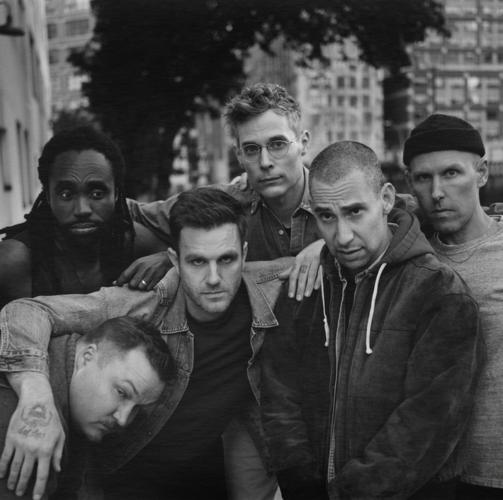 BLEACHERS、ニュー・アルバム『Everyone For Ten Minutes』より新曲「Dirty Wedding Dress」リリース