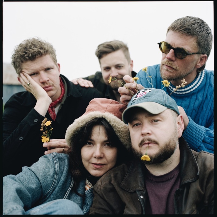 13年ぶり単独来日公演控えるOF MONSTERS AND MEN、最新アルバム収録曲「The Block」＆「Mouse Parade」短編ストップ・モーション映像公開