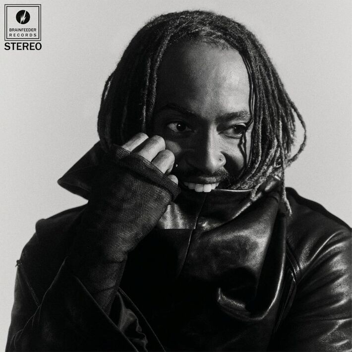 THUNDERCAT、ニュー・アルバム『Distracted』よりWILLOWフィーチャーした新曲「ThunderWave」パフォーマンス映像公開