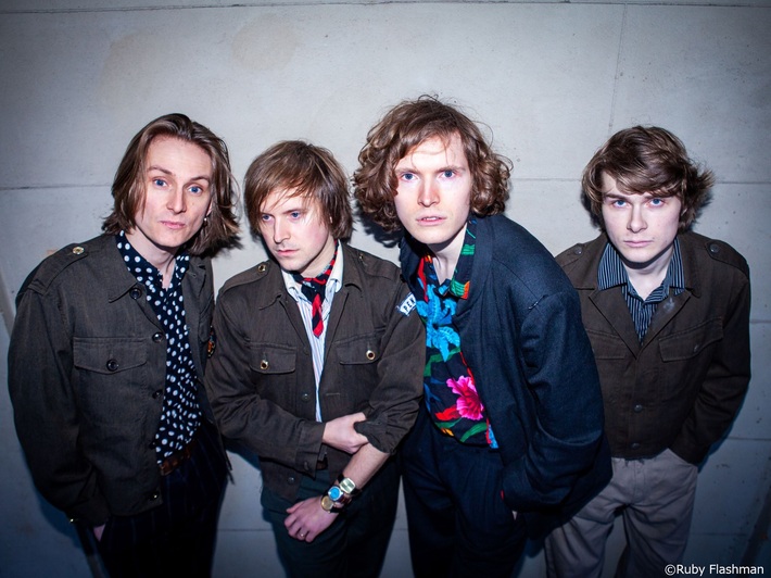 フィンランドの5人組ロック・バンド US、2年ぶり新曲「Man Ray」リリース＆MV公開