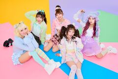 KiSS KiSS、"KiSSERS"への思い込めた初のメンバー共同作詞曲「スキトリップ」本日3/14リリース。いりぽん先生提供、キャビンアテンダントをイメージしたキュートな振付