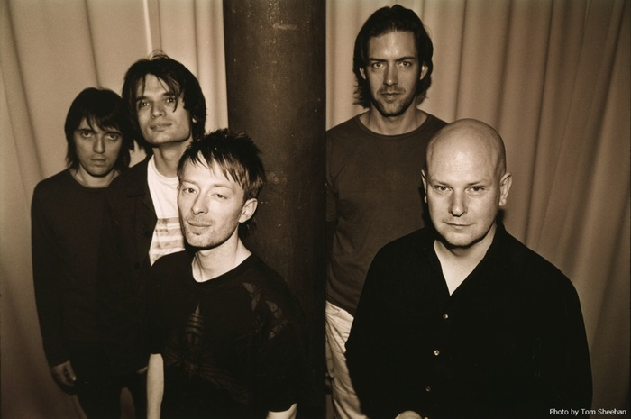 RADIOHEAD、ライヴ・アルバム『Hail To The Thief (Live Recordings 2003-2009)』より2003年ロンドン公演の「Sail To The Moon」ライヴ映像公開