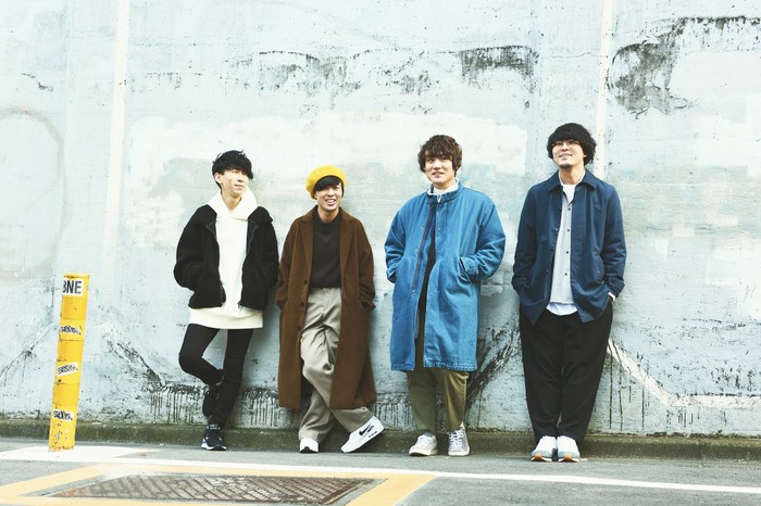 The Floor、メジャー1stミニ・アルバム『CLOVER』より室内で大雨が降り注ぐ「Clover」MV（Short Ver.）公開。1/30より先行配信も決定