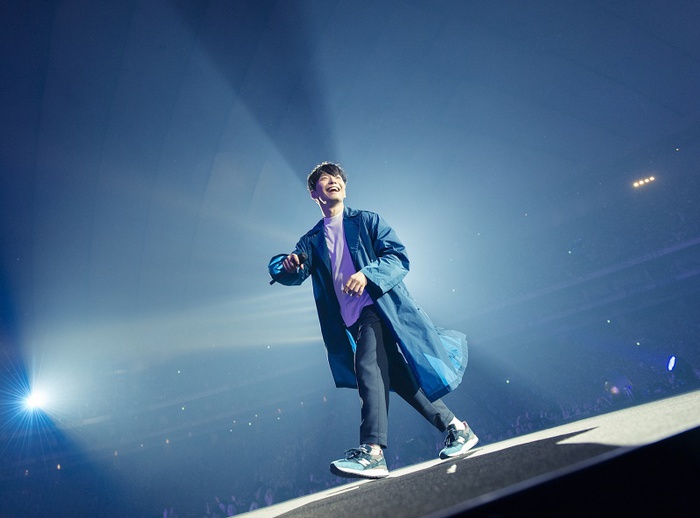 星野源、ドーム・ツアー映像作品リリース・カウントダウン企画として明日8/1より日替わりで新宿ユニカビジョンにてライヴ映像フル・コーラス放映