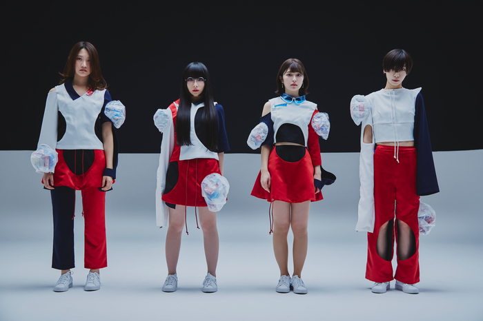 Maison book girl、ベスト・アルバム『Fiction』リリース日が4/29に決定。ツアー詳細発表。アルバム『海と宇宙の子供たち』より「悲しみの子供たち」MVも