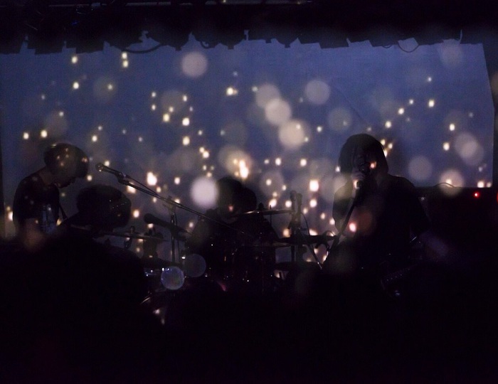 それでも世界が続くなら、新メンバー ツチヤカレン（Dr）加入により9/1活動再開。下北沢にてワンマン2デイズ開催、4thアルバム『彼女はまだ音楽を辞めない』リリースも発表