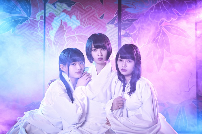 煙のように変幻自在で枠にとらわれないアイドル・グループ ゑんら、4/24リリースの初の全国流通シングル『妖怪ディスコ』より「つぼみ」MV公開