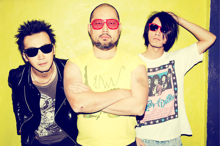 MO'SOME TONEBENDER サイン色紙