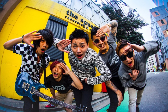 彼女 IN THE DISPLAY サイン色紙