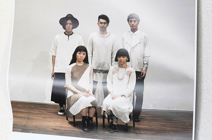 LILI LIMIT　サイン色紙