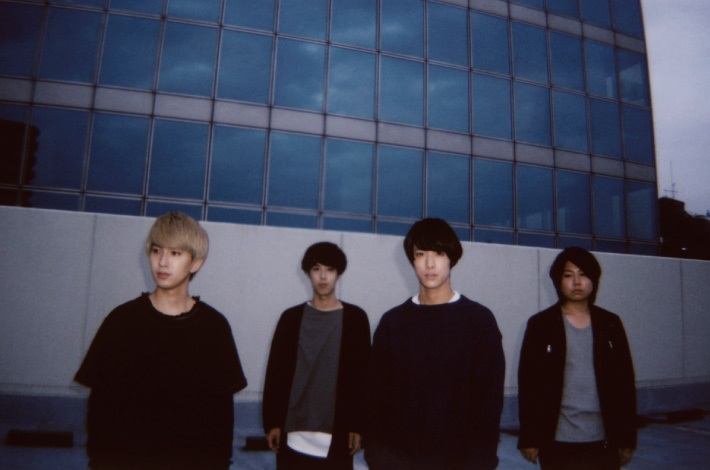 SHE'S ラバーバンド＆サイン色紙