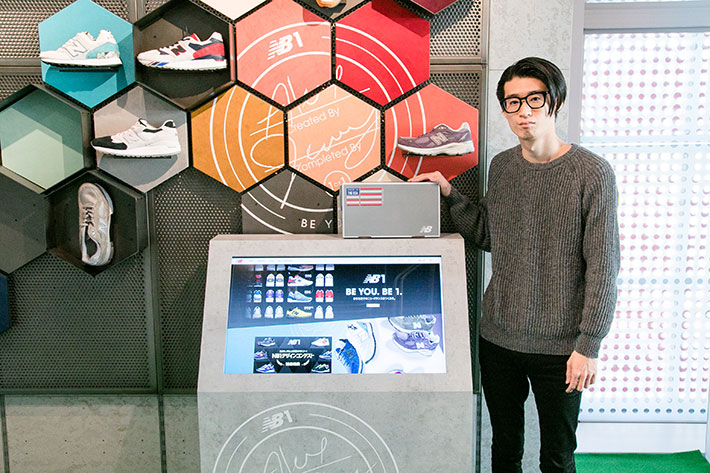 夜の本気ダンス 米田カスタマイズnew balance＋サイン色紙