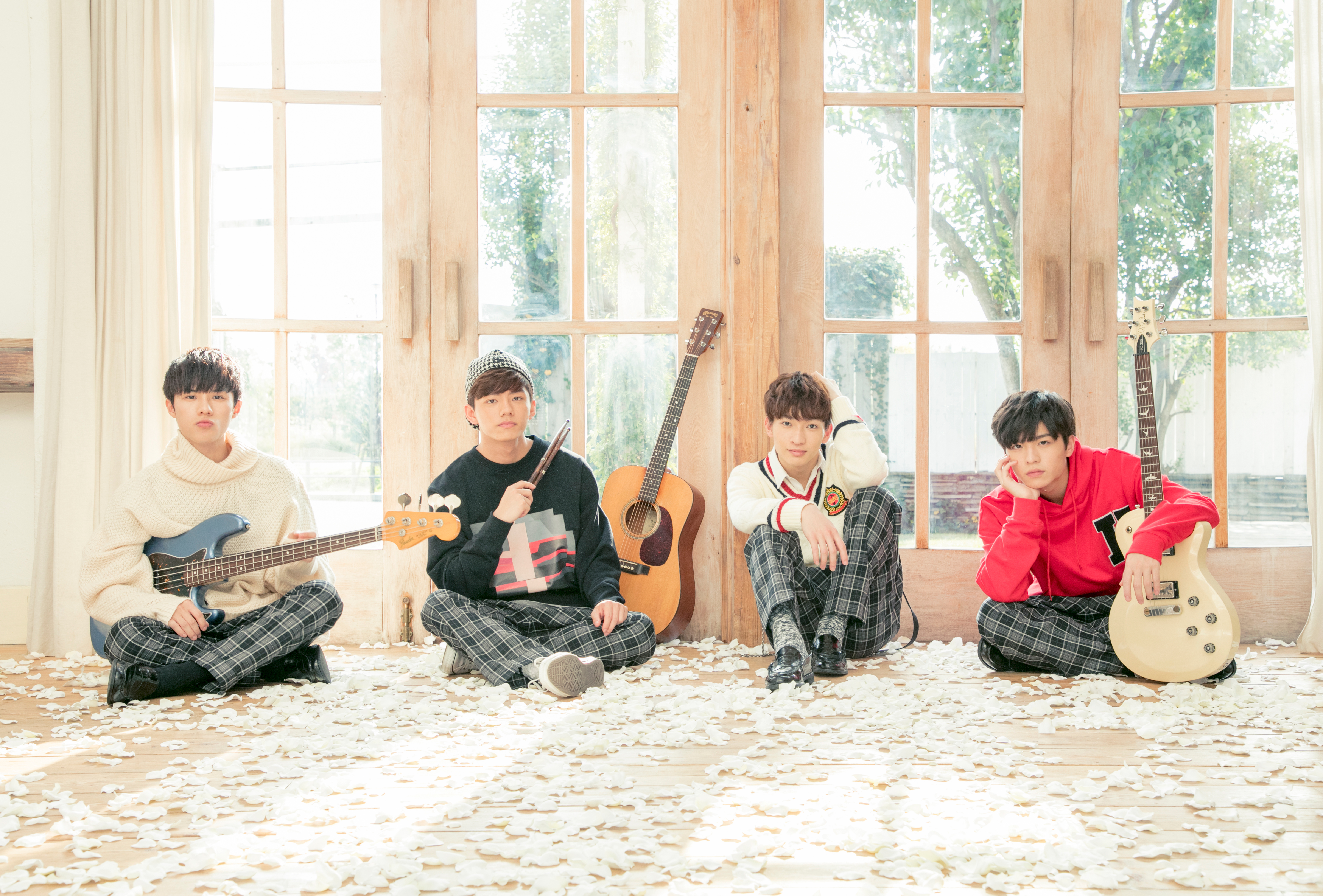 noovy サイン入りポスター＋ラバーバンド4種