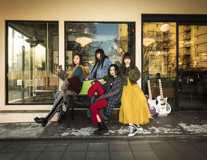 GIRLFRIEND  タオル＋サイン色紙