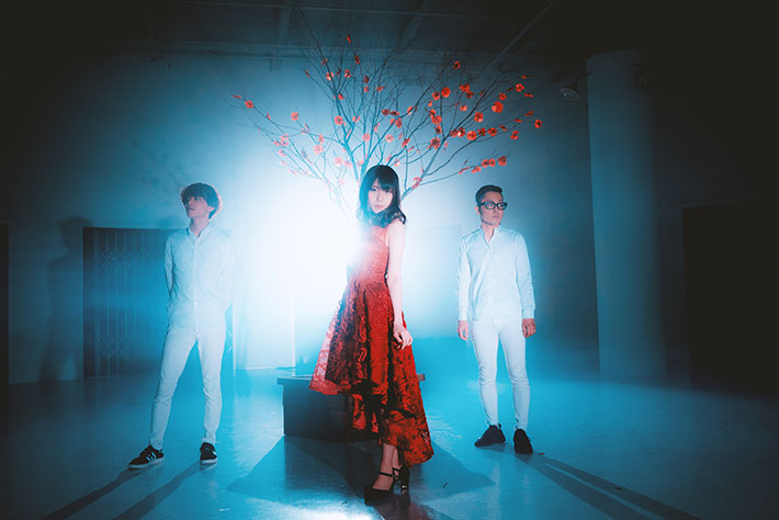 カミツキ Tシャツ＋サイン色紙