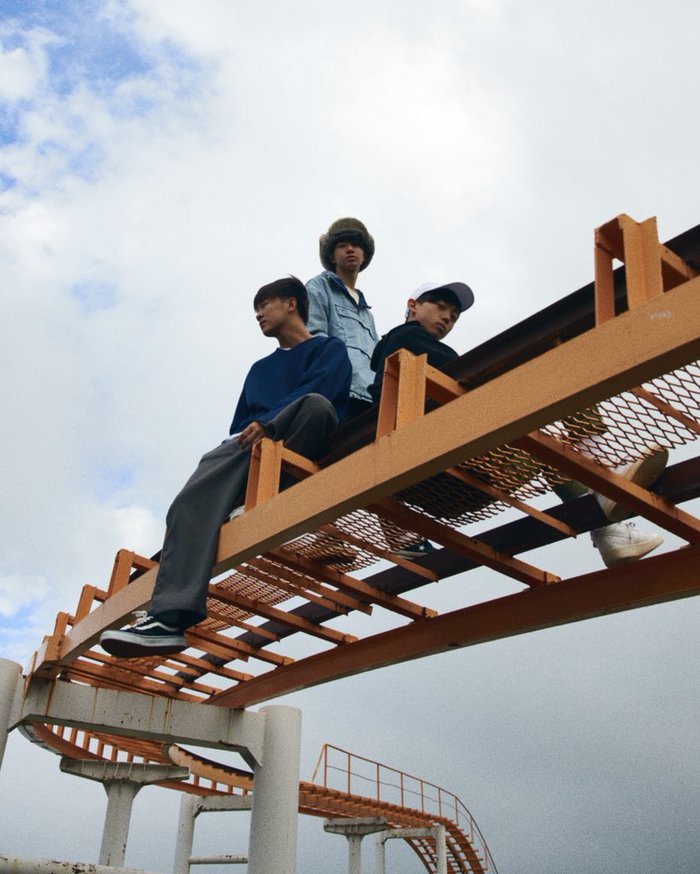 -KARMA- ステッカー+缶バッジ+サイン色紙