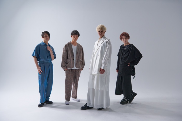 LEEVELLES メンバー全員直筆サイン色紙