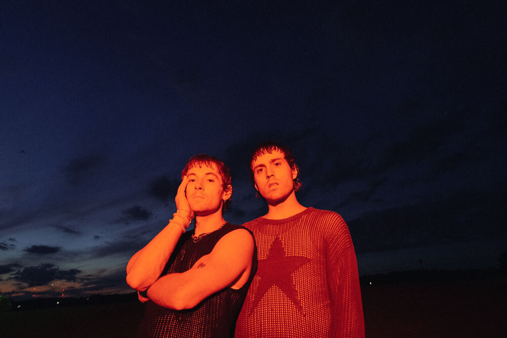 JOAN メンバー直筆サイン色紙（2名様）