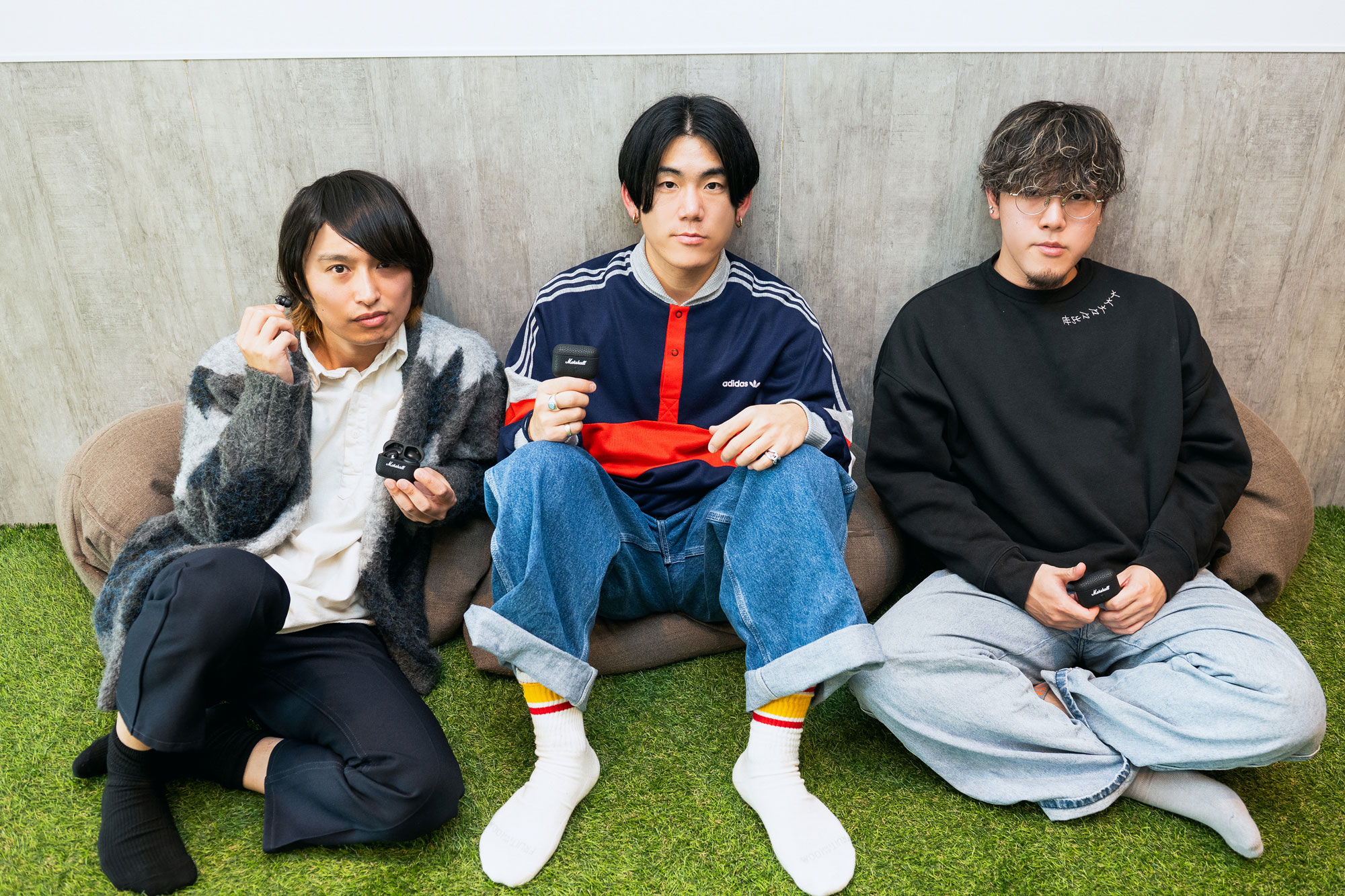 reGretGirl メンバー全員直筆サイン入りMarshallポータブル・スピーカー"WILLEN"