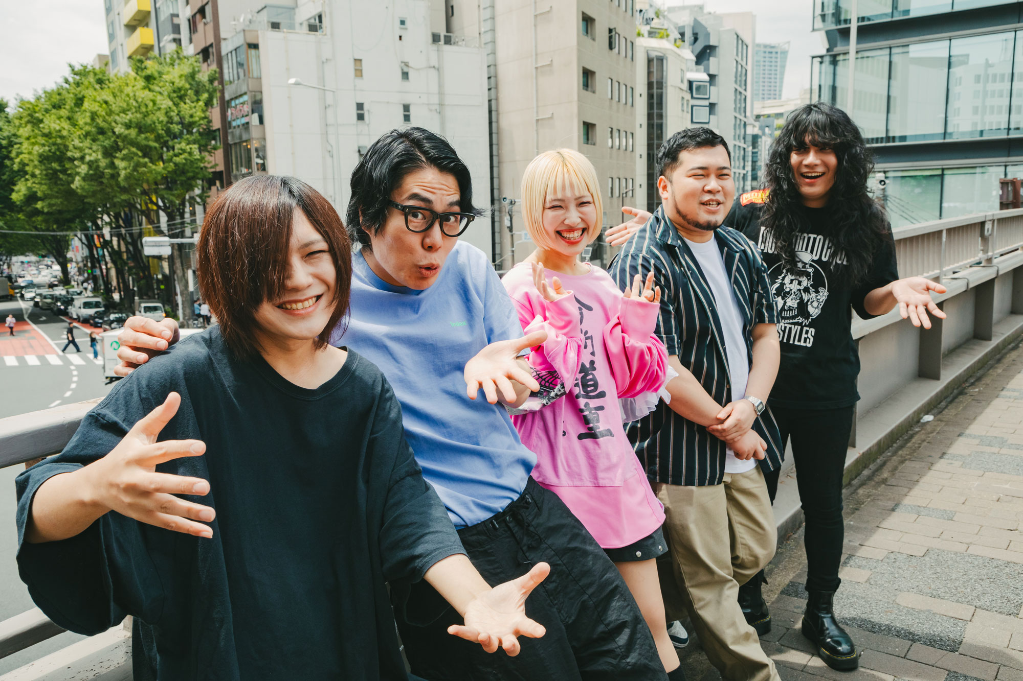 ヤバイTシャツ屋さん × 令和ロマン 直筆コラボサイン色紙