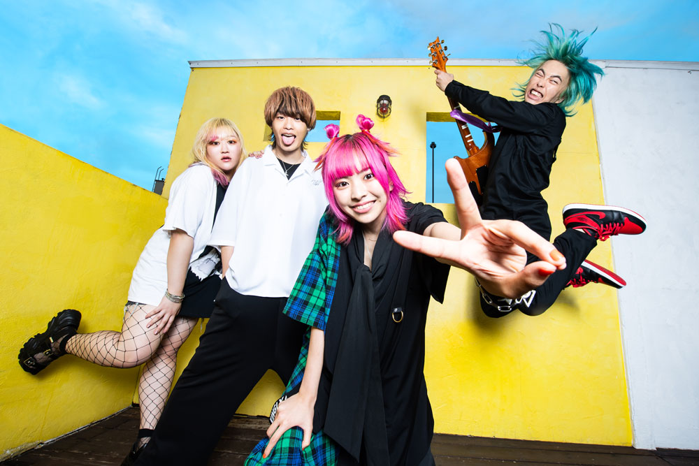 Wisteriaステッカーセット＋メンバー全員直筆サイン色紙