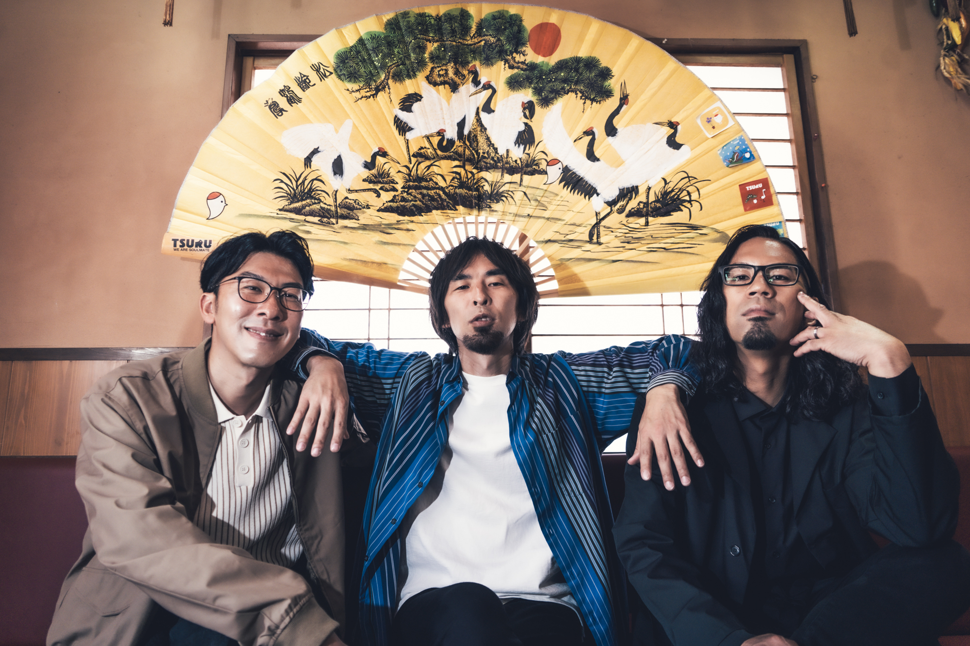 鶴 メンバー全員直筆サイン色紙