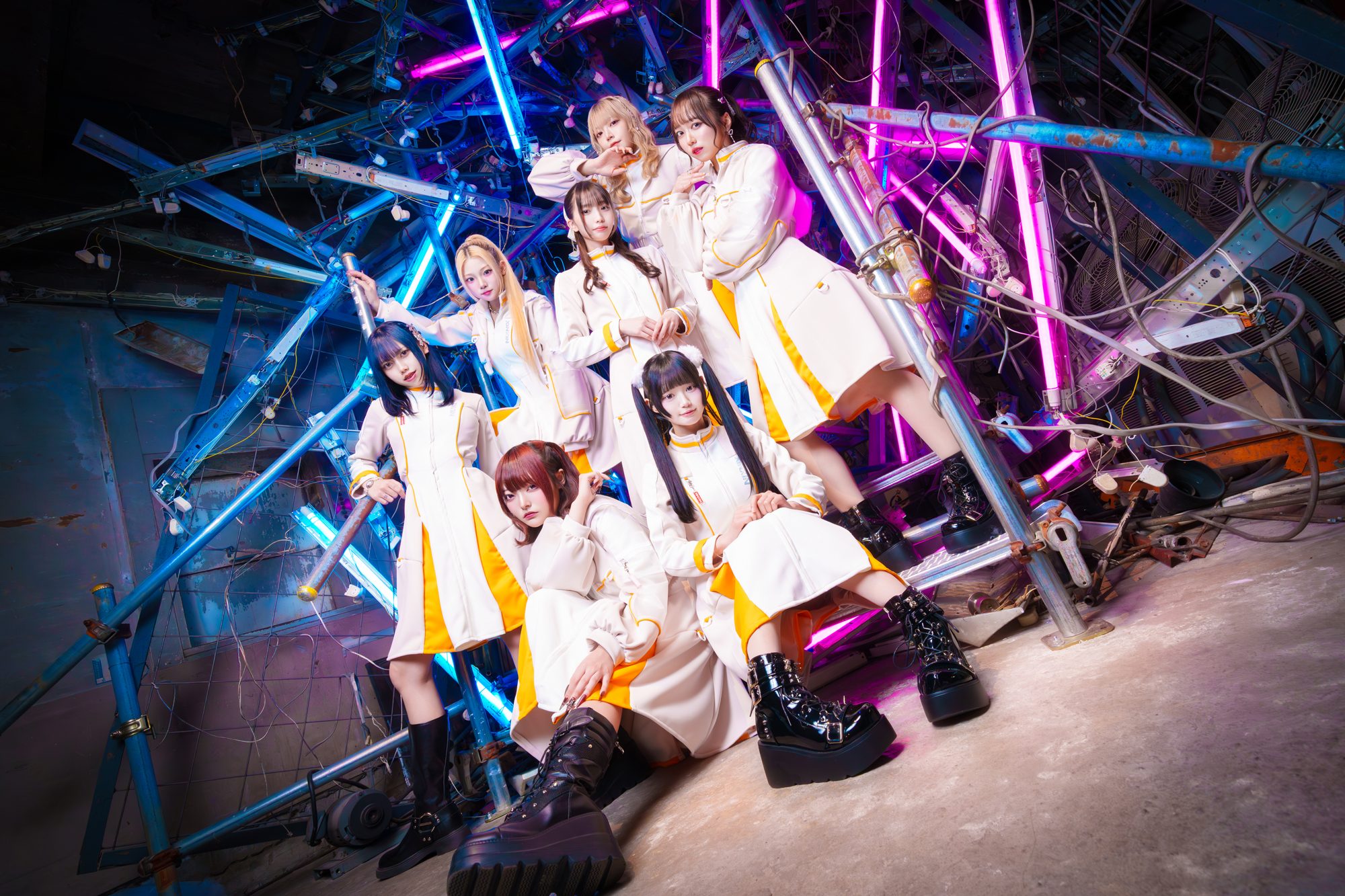 XINXIN アクリルスタンド＆キーホルダー7点セット＋メンバー全員直筆サイン色紙