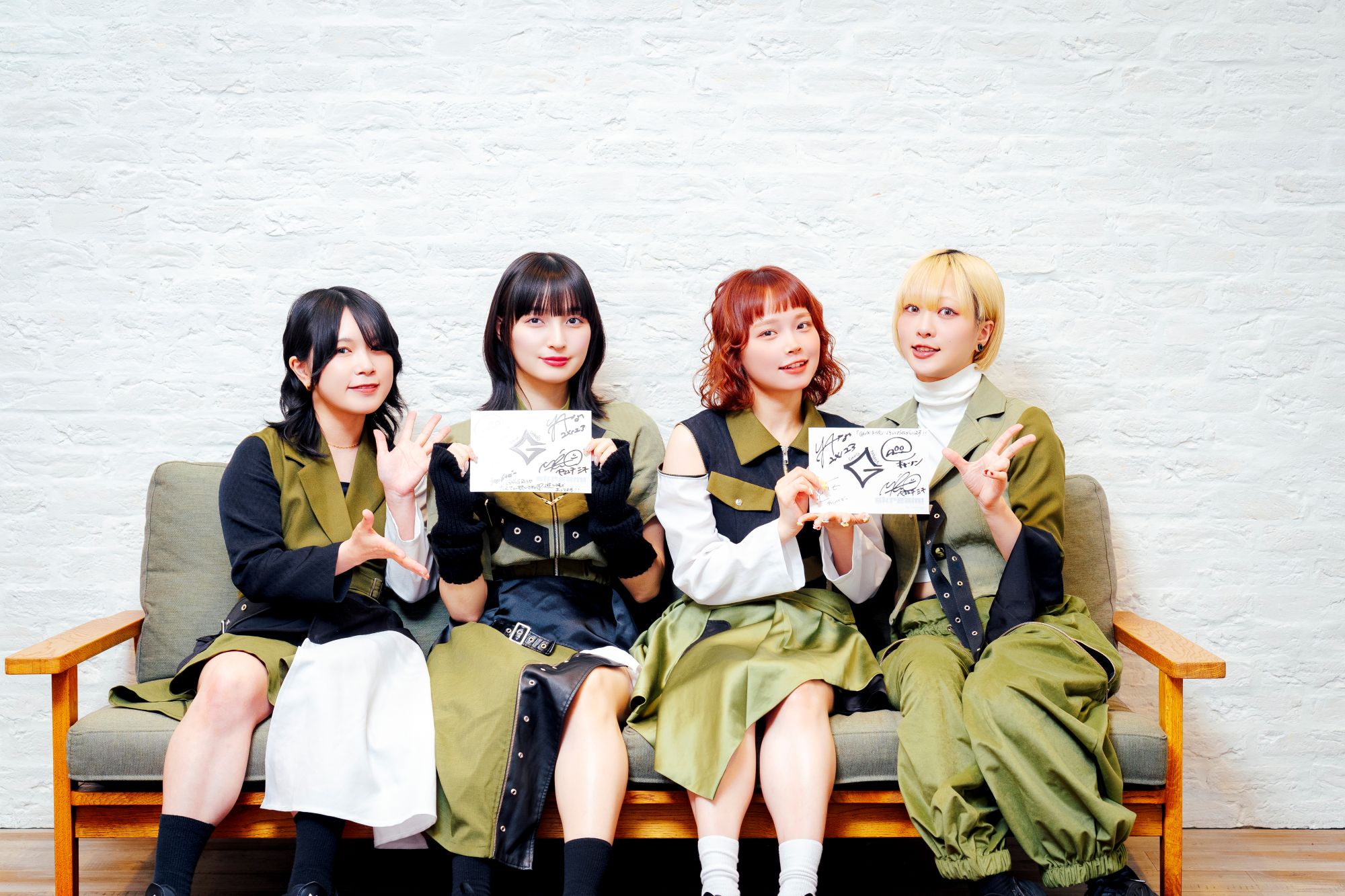 GANG PARADEヤママチミキ、ユメノユア、キャ・ノン、チャンベイビー 直筆サイン色紙